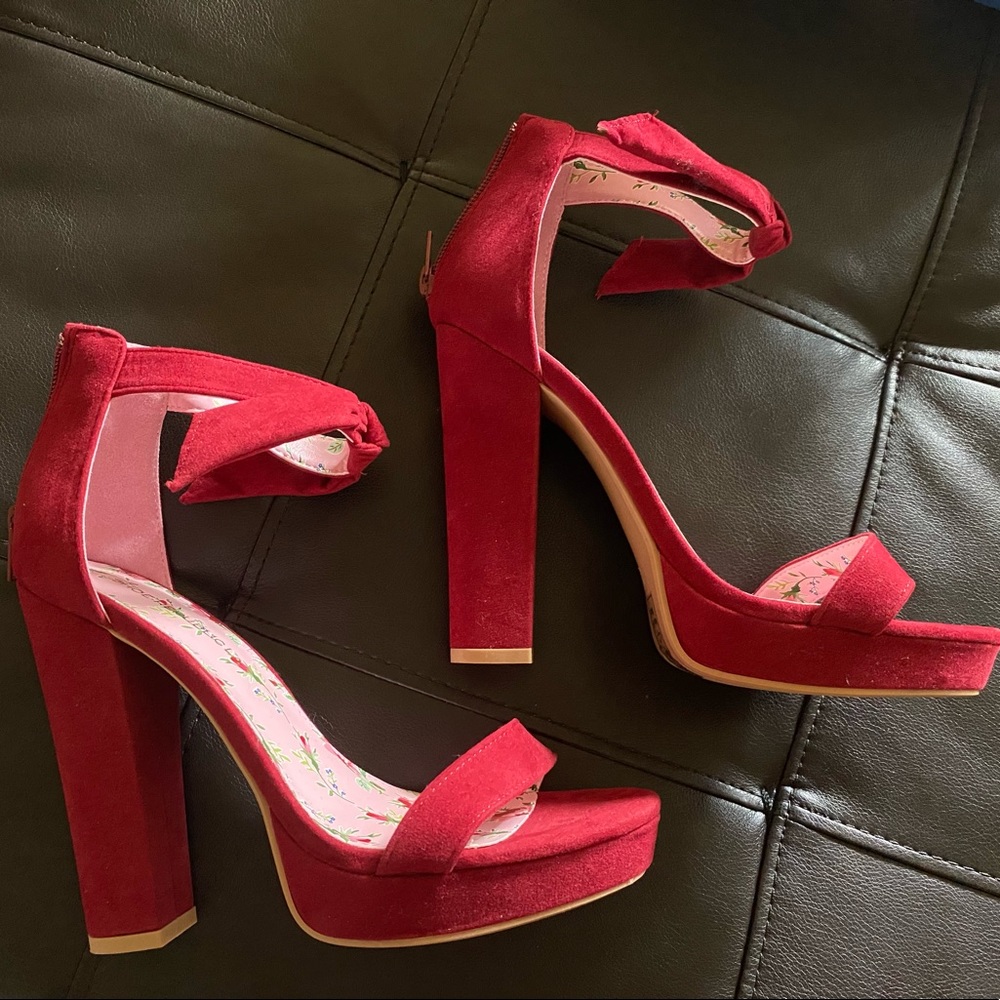 NEW ❤️ Shoe Republic LA Suede Platform Heels
